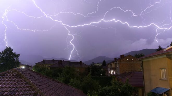 The Importance of Professional Assessments for Storm-Damaged Roofs In Vermont amidst aftermath