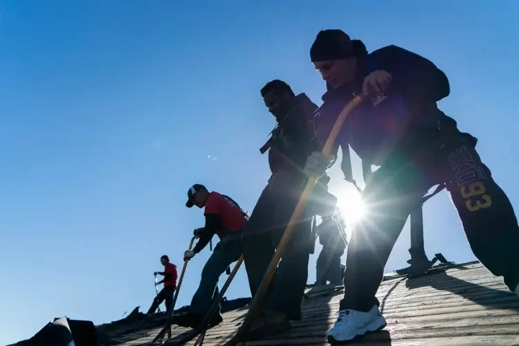 How Do I Find a Reliable Roofer Near Me?
