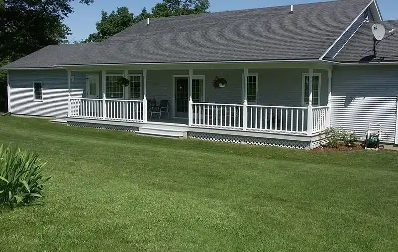 Roofing Shingles Vs. Metal: 7 Key Differences Explained